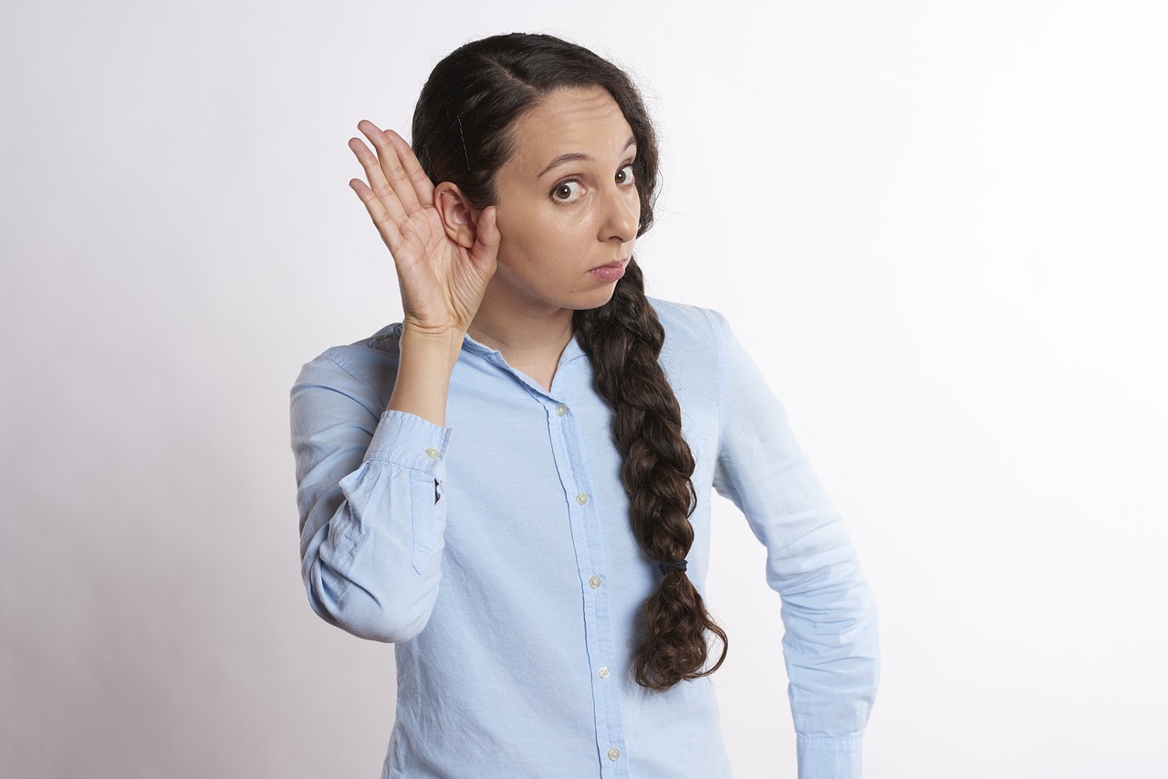 Почему шум в ушах может быть громче в одном ухе, чем в другом